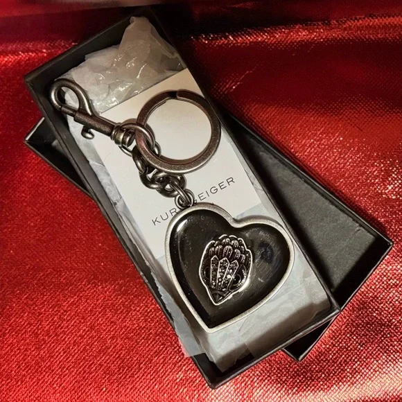 Kurt Geiger Enamel Heart Keyring -EUC - Picture 5 of 5
